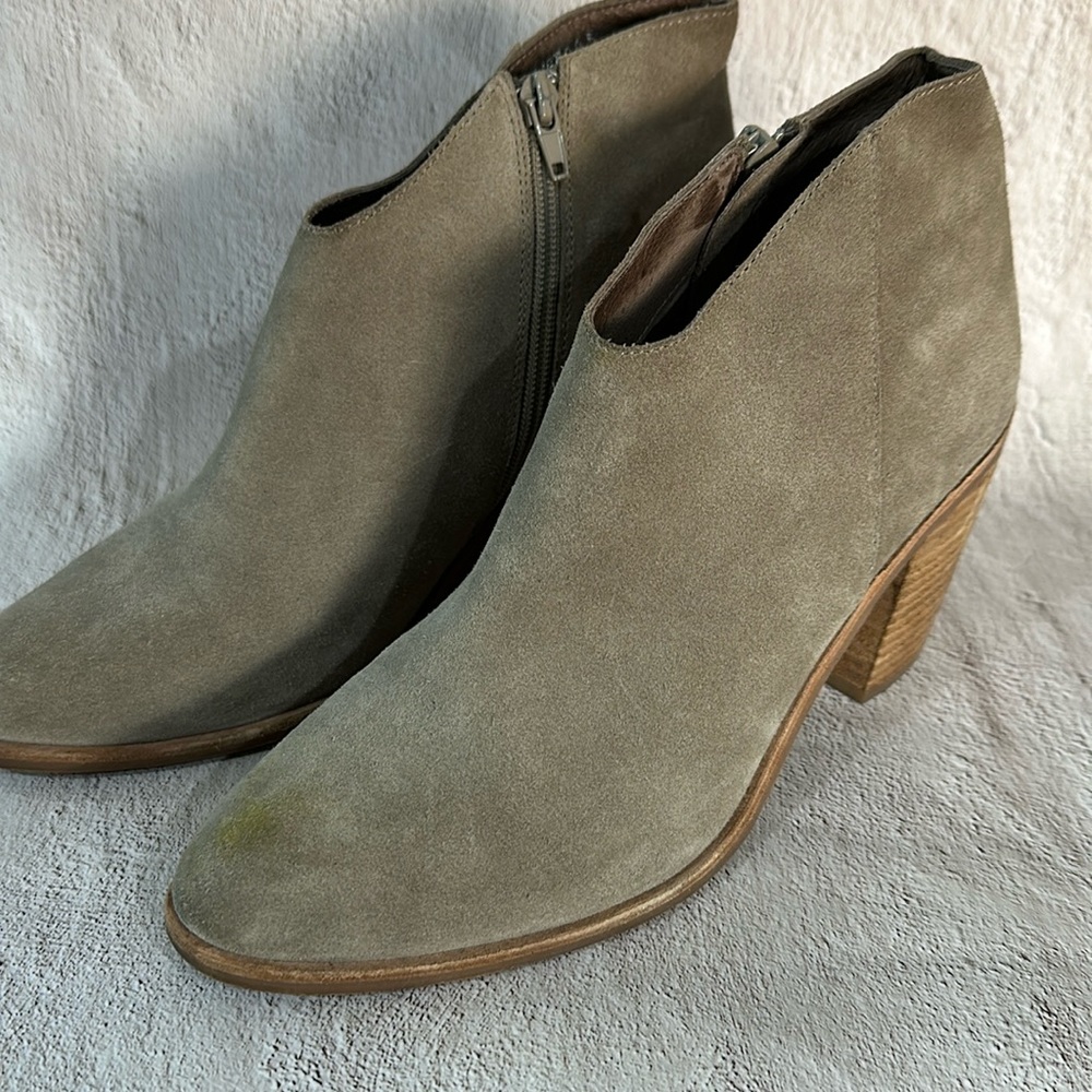 Jeffrey Campbell ankle booties size 9.5